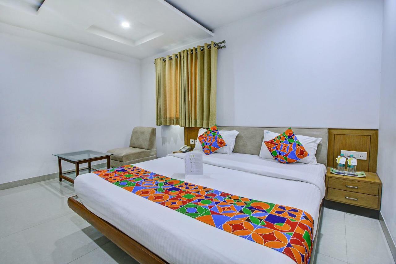 Fabhotel Syberitic Suites Gachibowli - Fully Vaccinated Staff Kondapur  Extérieur photo