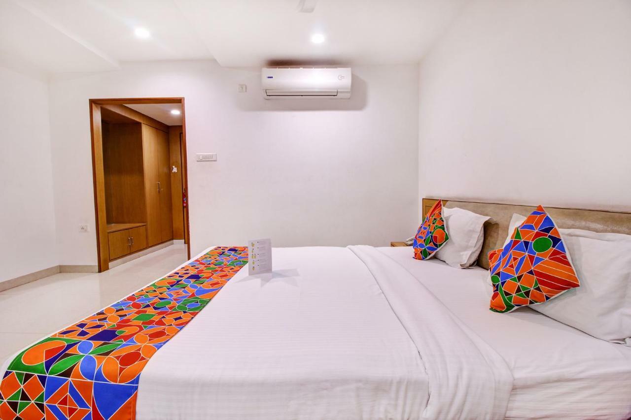 Fabhotel Syberitic Suites Gachibowli - Fully Vaccinated Staff Kondapur  Extérieur photo