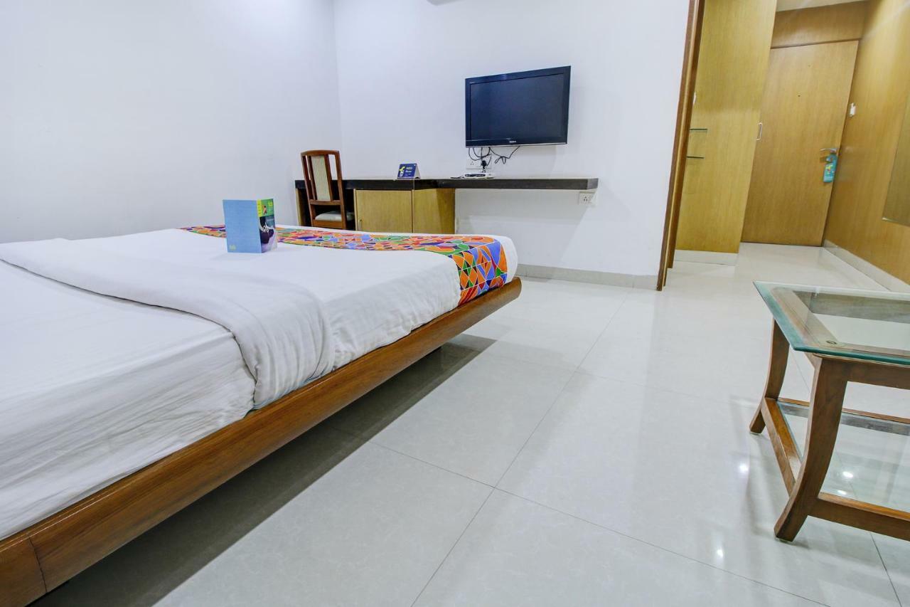 Fabhotel Syberitic Suites Gachibowli - Fully Vaccinated Staff Kondapur  Extérieur photo