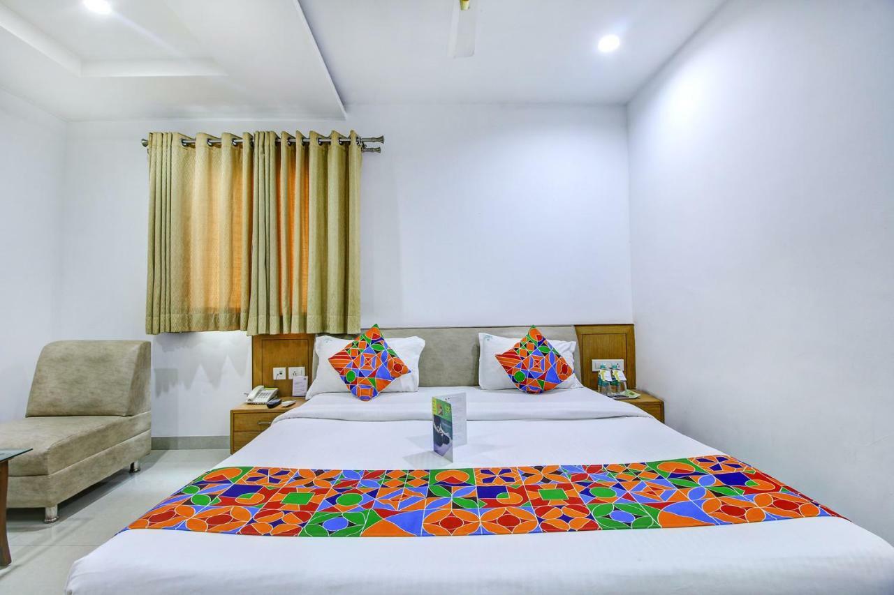 Fabhotel Syberitic Suites Gachibowli - Fully Vaccinated Staff Kondapur  Extérieur photo