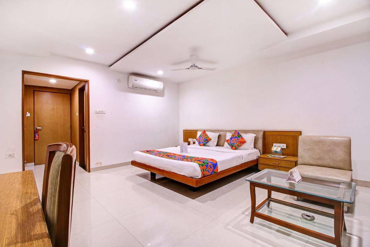 Fabhotel Syberitic Suites Gachibowli - Fully Vaccinated Staff Kondapur  Extérieur photo