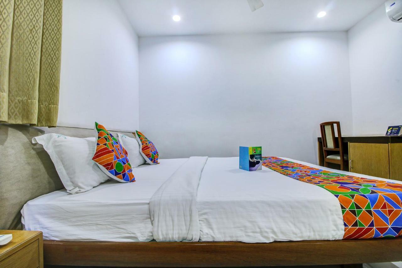 Fabhotel Syberitic Suites Gachibowli - Fully Vaccinated Staff Kondapur  Extérieur photo