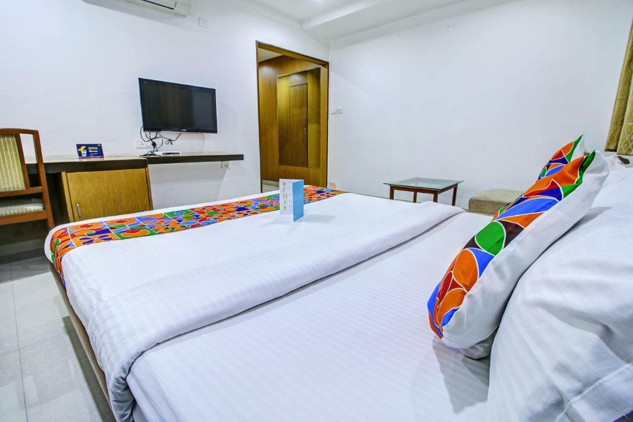 Fabhotel Syberitic Suites Gachibowli - Fully Vaccinated Staff Kondapur  Extérieur photo