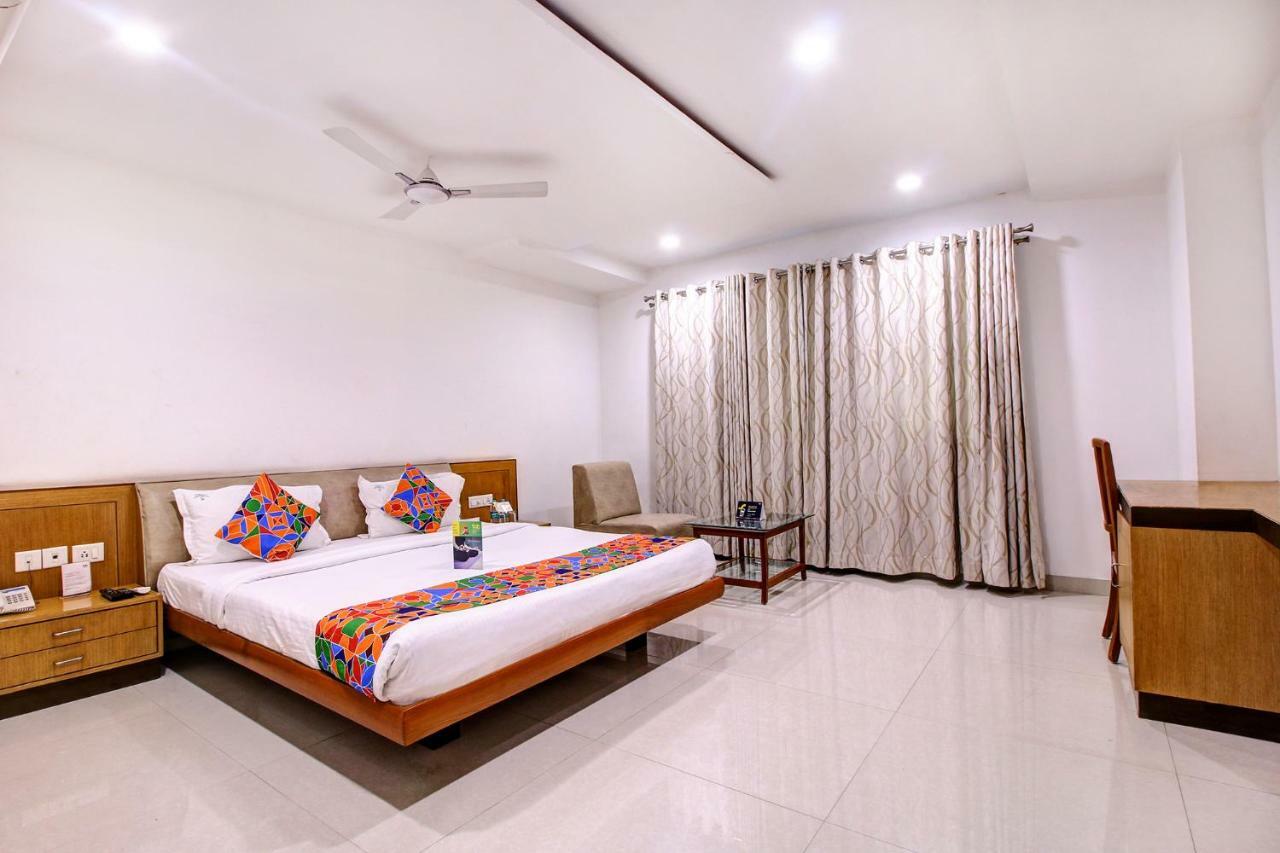 Fabhotel Syberitic Suites Gachibowli - Fully Vaccinated Staff Kondapur  Extérieur photo