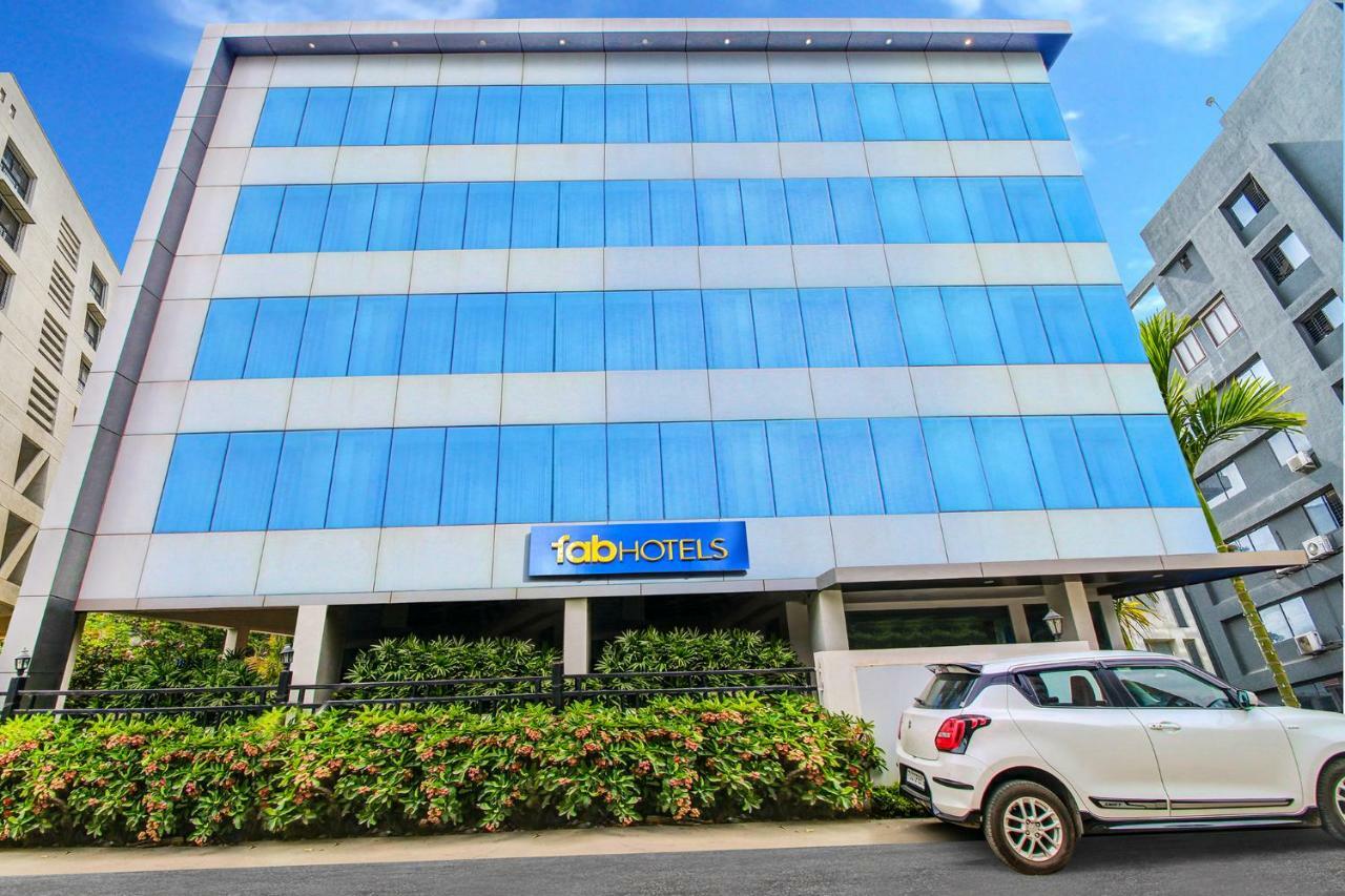 Fabhotel Syberitic Suites Gachibowli - Fully Vaccinated Staff Kondapur  Extérieur photo